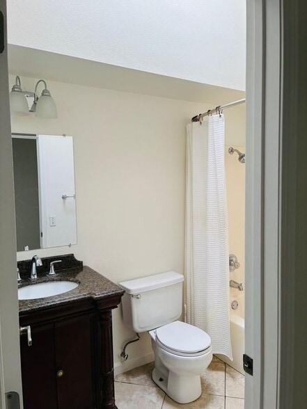 Building Photo - 45470 Clubhouse Dr