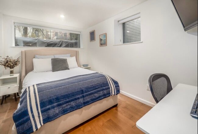 Building Photo - 226 1st St