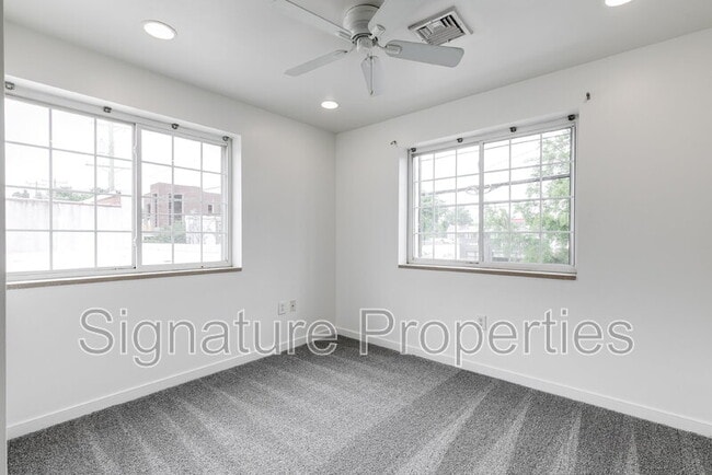 Building Photo - 2312 W Cary St