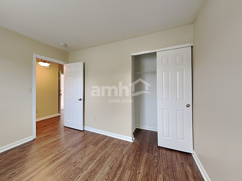 Building Photo - 606 Cross Wind Dr