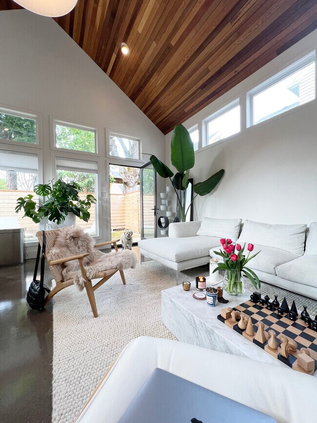 Building Photo - 5035 NE Mallory Ave