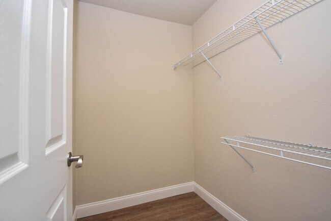 Building Photo - Luxury 3BR/3.5BA Townhome with Garage – Built in 2018