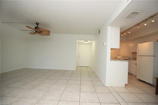 Building Photo - 3635 Boca Ciega Dr