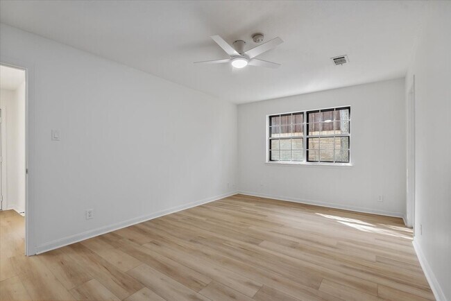 Building Photo - 20 Woody Creek Dr