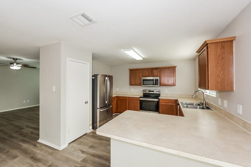 Building Photo - 413 Dakota Ridge Dr