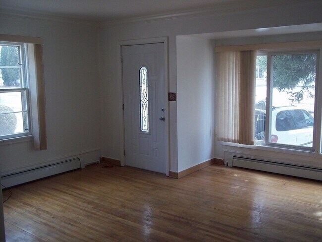 Building Photo - 420 9th St NW