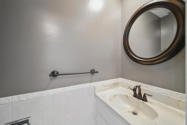 Building Photo - 1406 Cedarwood Dr