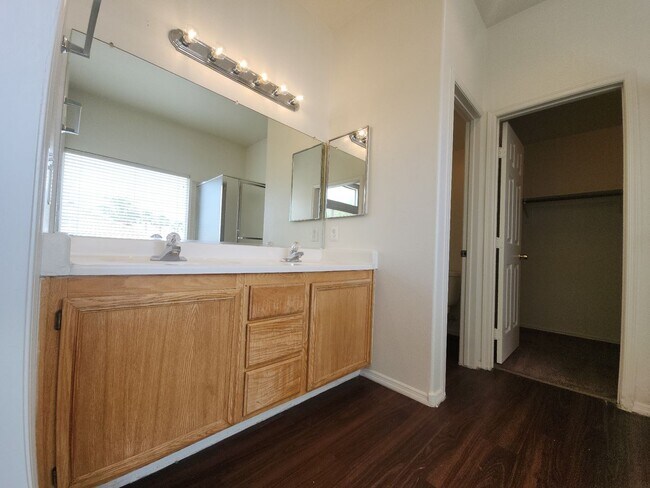 Building Photo - 9907 Sparrow Ridge Ave