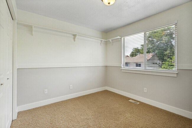 Building Photo - 1137 Holmes Creek Ln