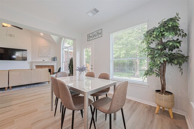 Building Photo - 14 Sprite Woods Pl