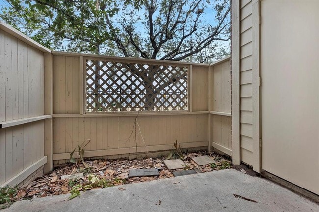 Building Photo - 2121 El Paseo St
