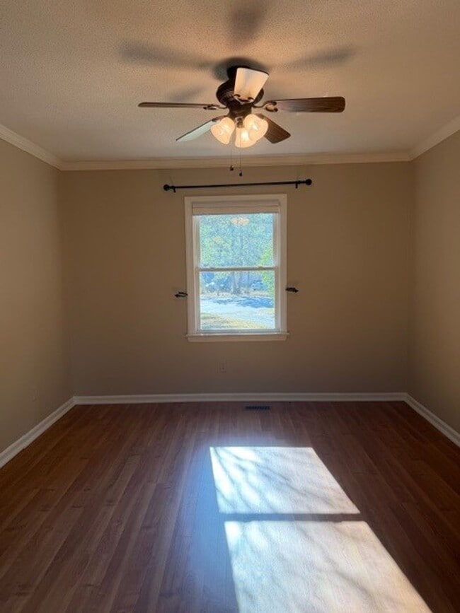 Building Photo - 3 Bedroom/2 Bathroom - Close to SJAFB, Shopping, Restaurants!