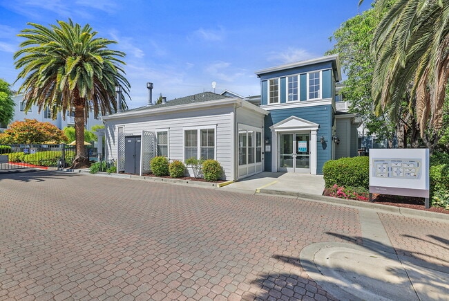 Building Photo - The Carlyle