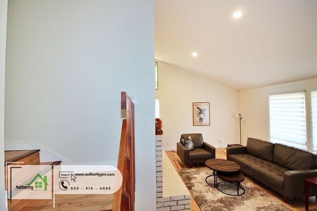 Building Photo - 3350 Mountain Oak Dr