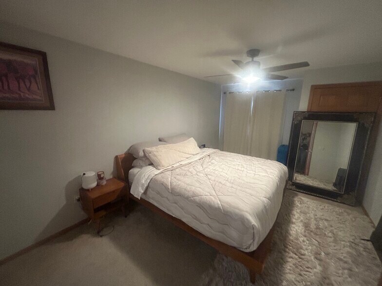 Building Photo - 530 Windstone Dr