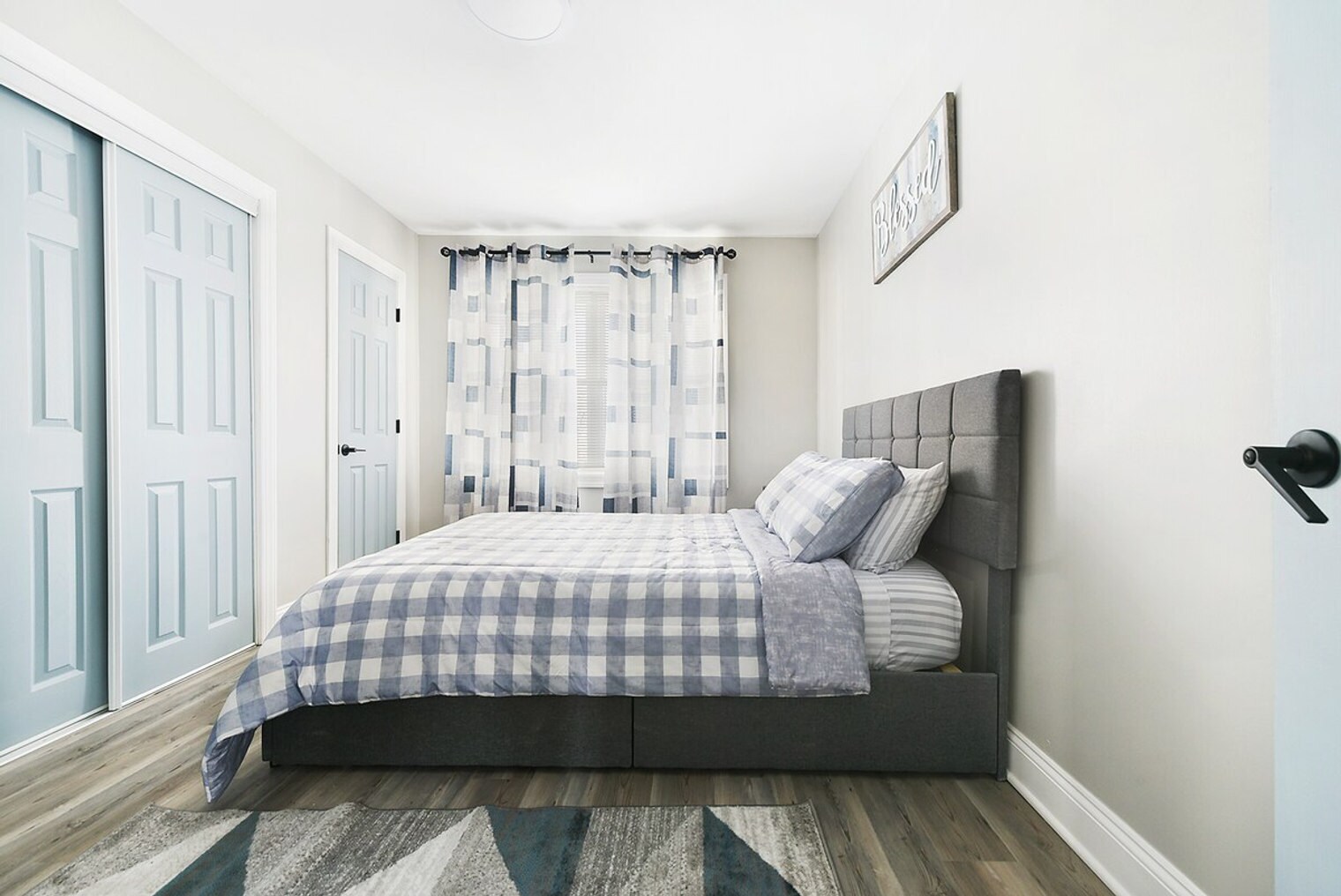 Building Photo - 444 Oneida St