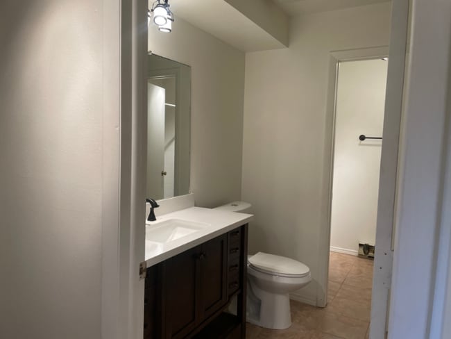 Building Photo - 3500 Rolling Green Dr