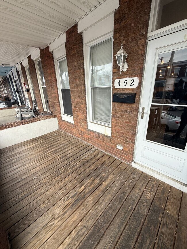 Building Photo - Stunning 3BR / 2BA Rowhome Blending Historic Charm & Modern Living