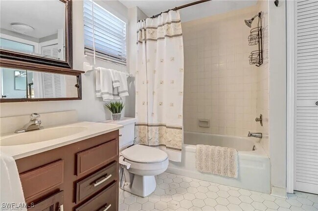 Building Photo - 805 River Point Dr