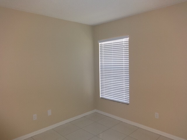 Building Photo - 1040 Pineview Ct