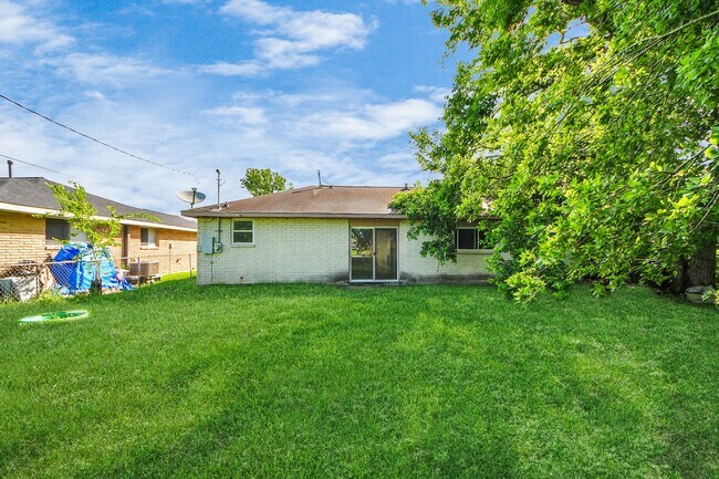 Building Photo - 12610 Chiswick Rd