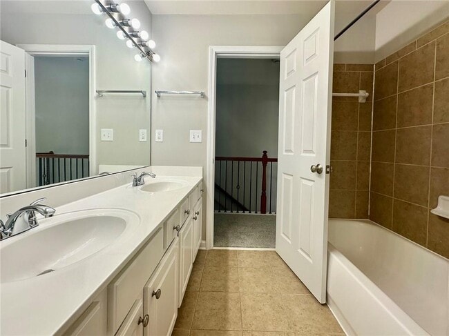 Building Photo - 697 Oracle Dr NE