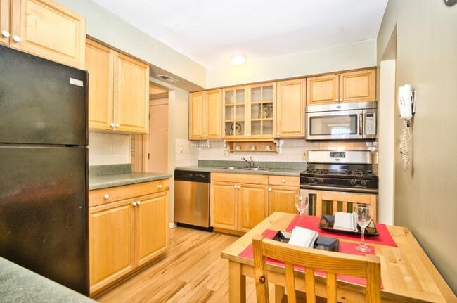 Building Photo - 5200 Carriage Way Dr
