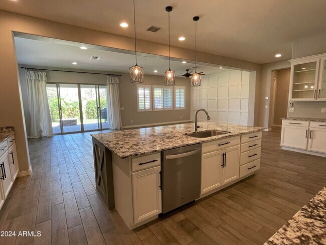 Building Photo - 22834 E Silver Crk Ln