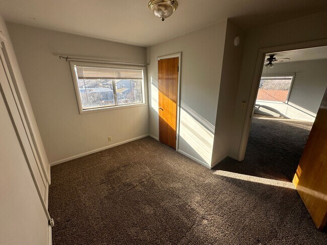 Building Photo - 2 bedroom 1 bath single family home