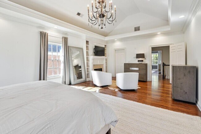 Building Photo - 1124 Moores Mill Rd NW