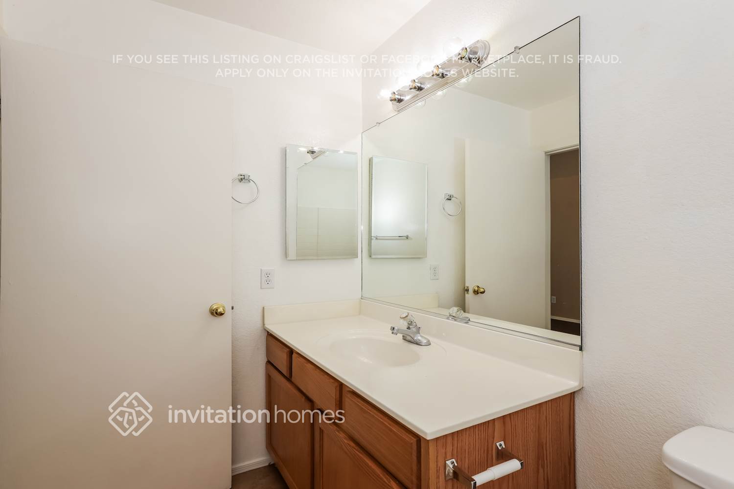 Building Photo - 5638 S 5th Dr