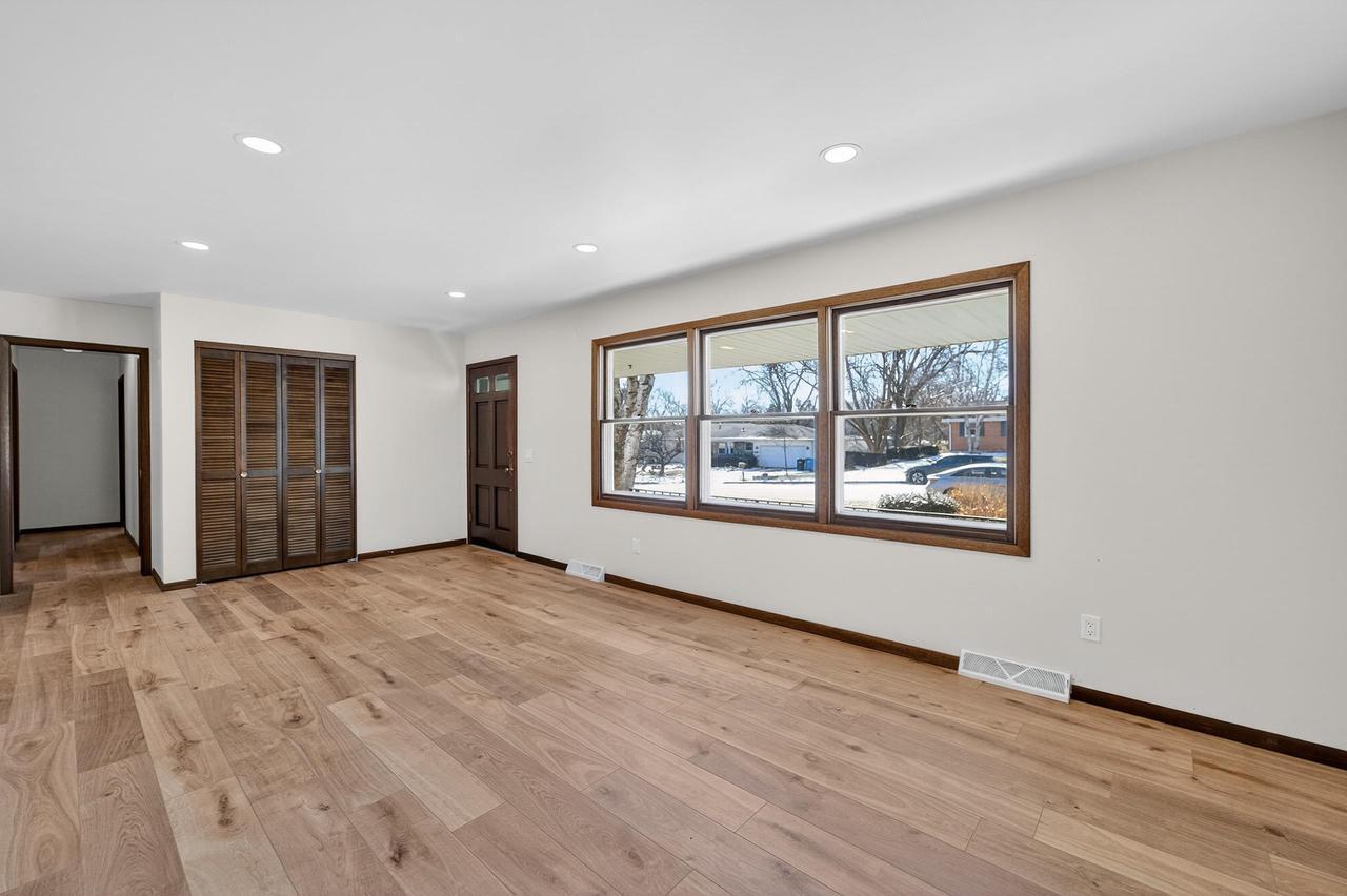 Building Photo - 5736 Pembroke Dr