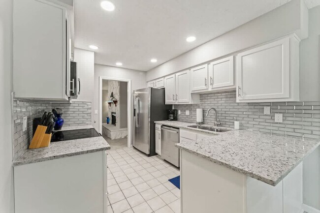 Building Photo - 10383 Chatwood Ct