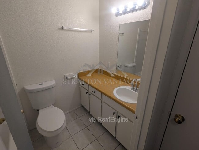 Building Photo - 545 W 16th Ave