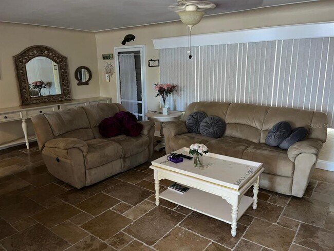 Building Photo - 2130 E Vina Del Mar Blvd