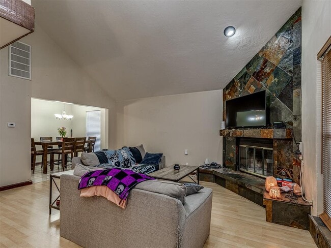 Building Photo - 813 Lapwing Rd