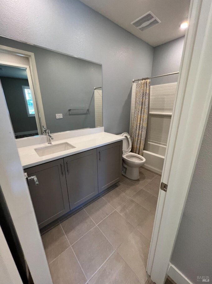 Building Photo - 5371 Elan Dr