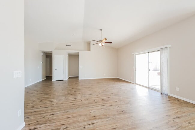 Building Photo - 15317 N 85th Ave