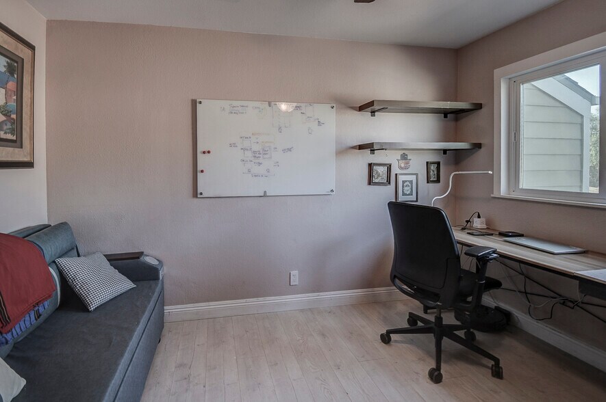 Building Photo - 11 Seamist Ct