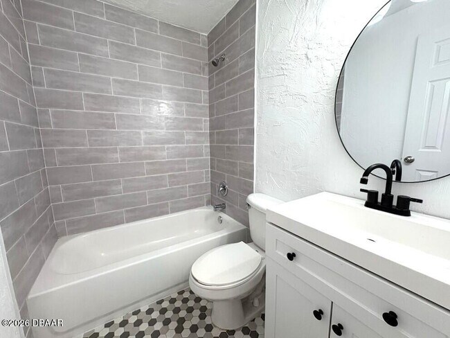 Building Photo - 2353 Florida Blvd