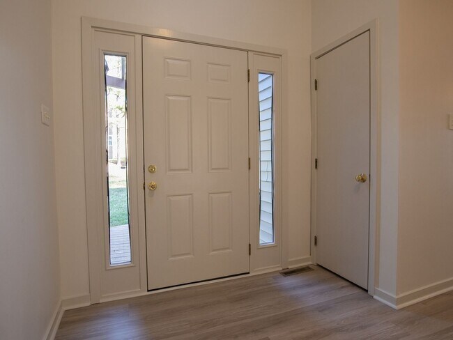 Building Photo - Move in ready 3 bedroom home