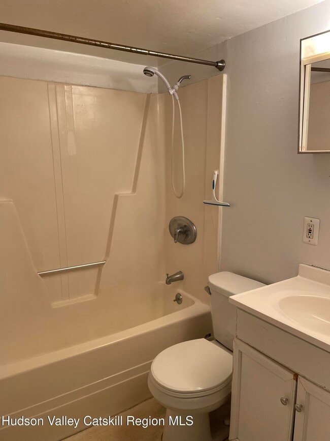 Building Photo - 42 Maple Ave