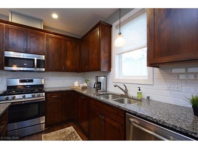 Building Photo - 3221 42nd Ave S