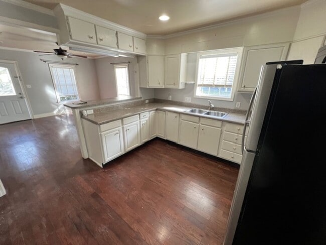 Building Photo - 604 Morgan Ave