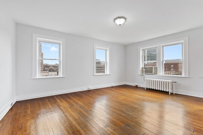 Building Photo - 218 Bedford St