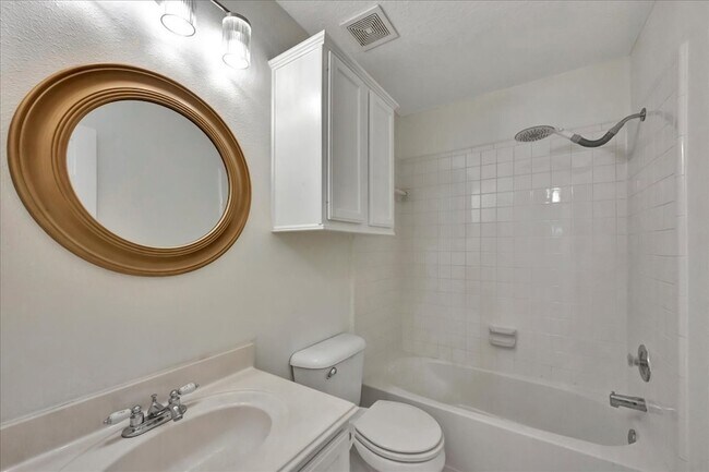 Building Photo - 14010 Hazel Ridge Ct