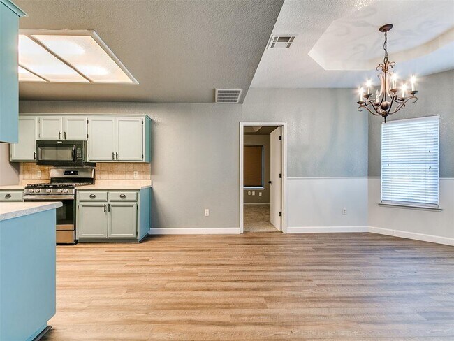 Building Photo - 617 Golden Eagle Dr