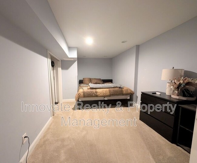 Building Photo - 6519 Lincoln Dr