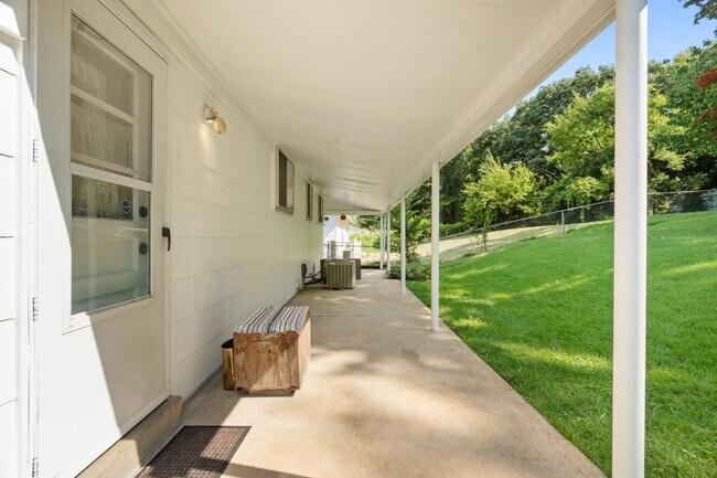 Building Photo - 6138 Emerald Ave