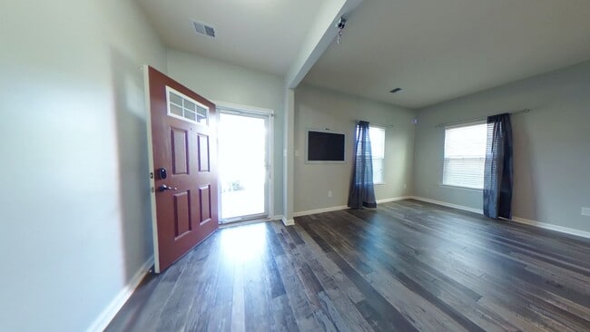 Building Photo - 4 Bedroom 2.5 Bathroom Rental in Oakmont o...